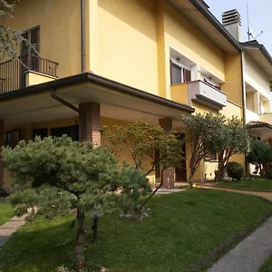 Bed & Breakfast Accogliente A Due Passi Dal Metro Di Milano - Casa Adriana, Cologno Monzese
